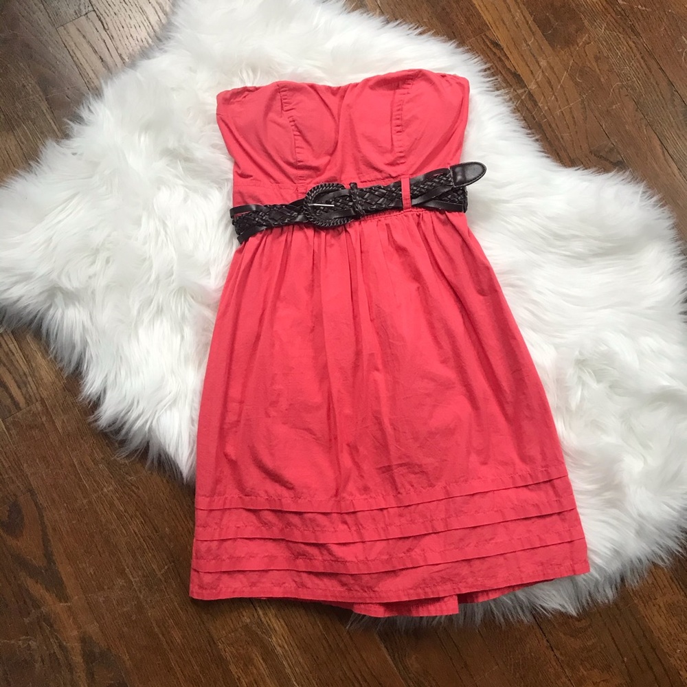 GUESS STRAPLESS BELTED DRESS